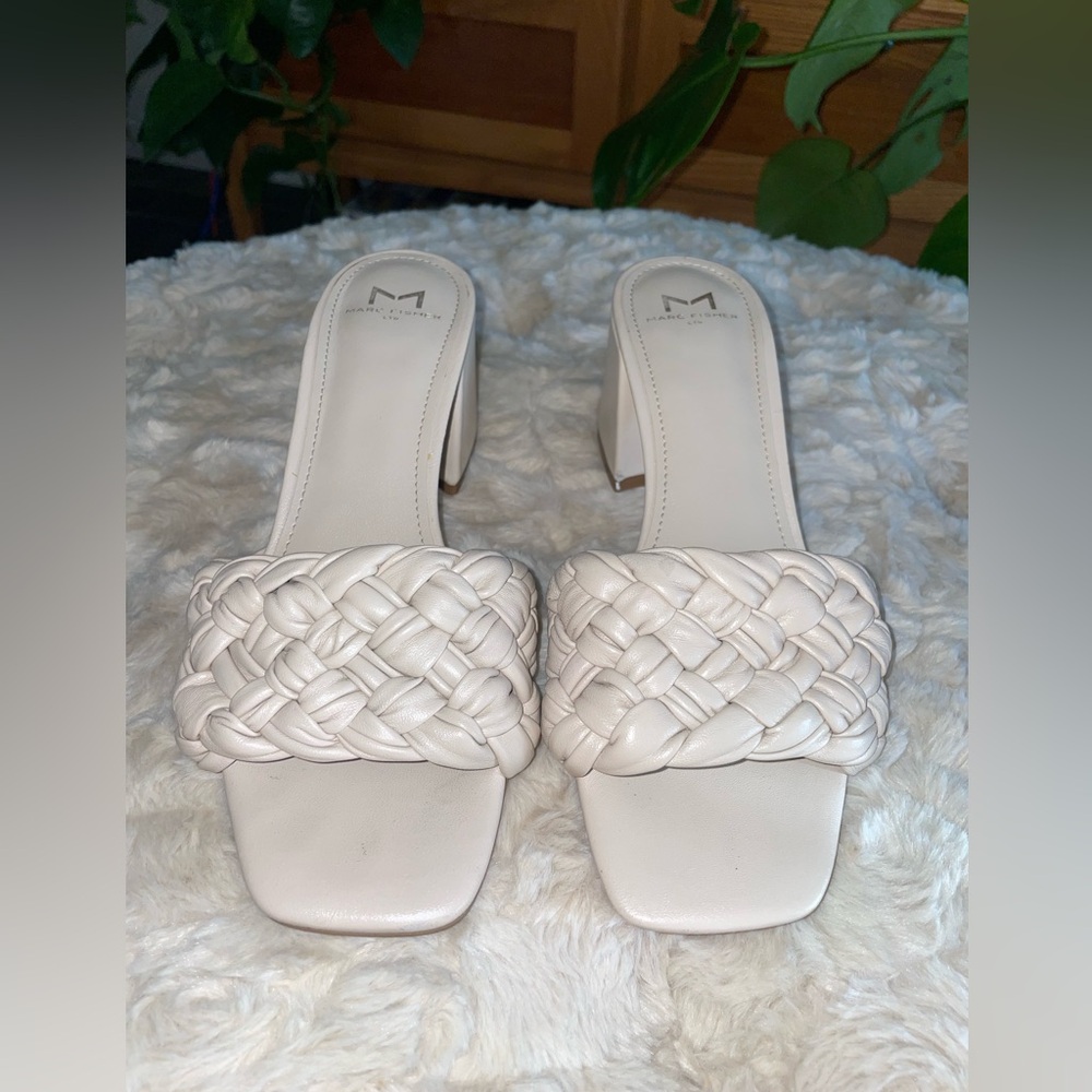Marc Fisher LTD Nahea Cream Leather Braided Block Heel Sandals. Size 7.